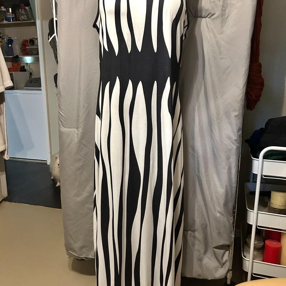 Elegant Black and White Maxi Dress